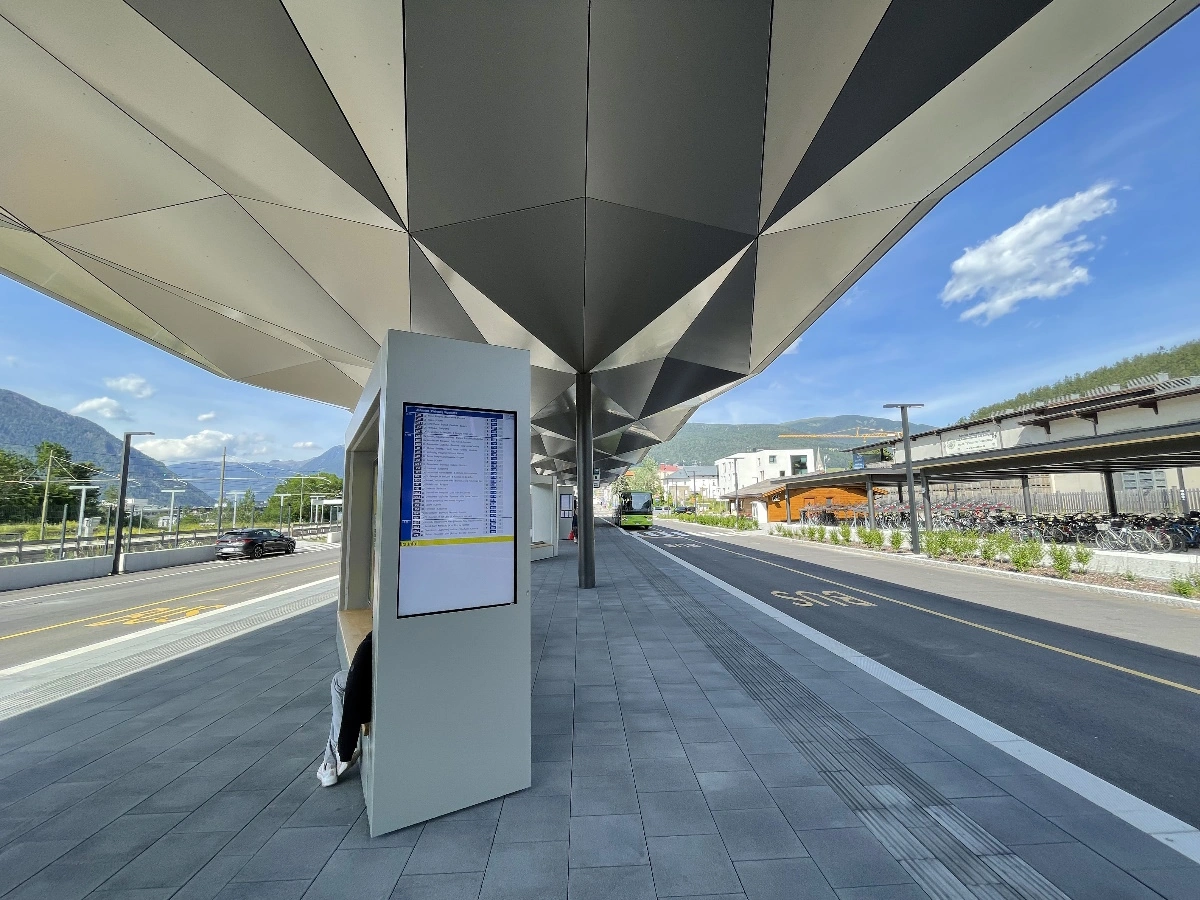 Digital Signage for transport and mobility centres