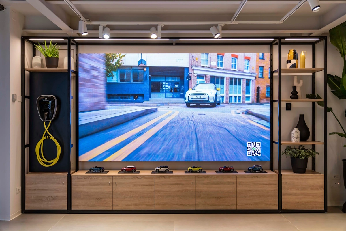 Digital communication in the MINI flagship store
