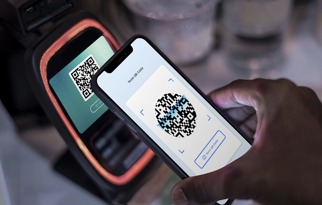 How to Use QR Codes in an Omnichannel Digital Signage Strategy