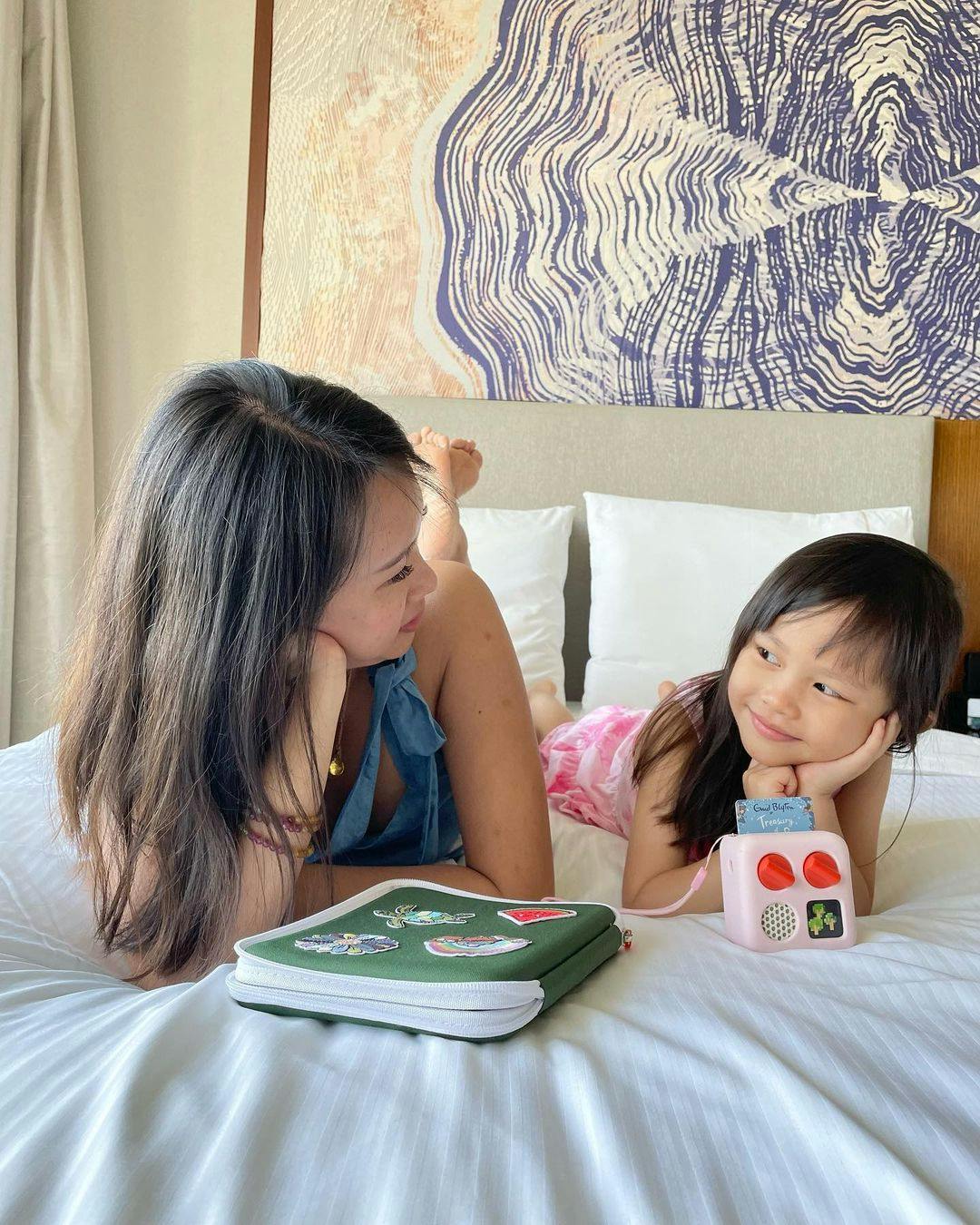 Mother and daughter listening to a Yoto Mini