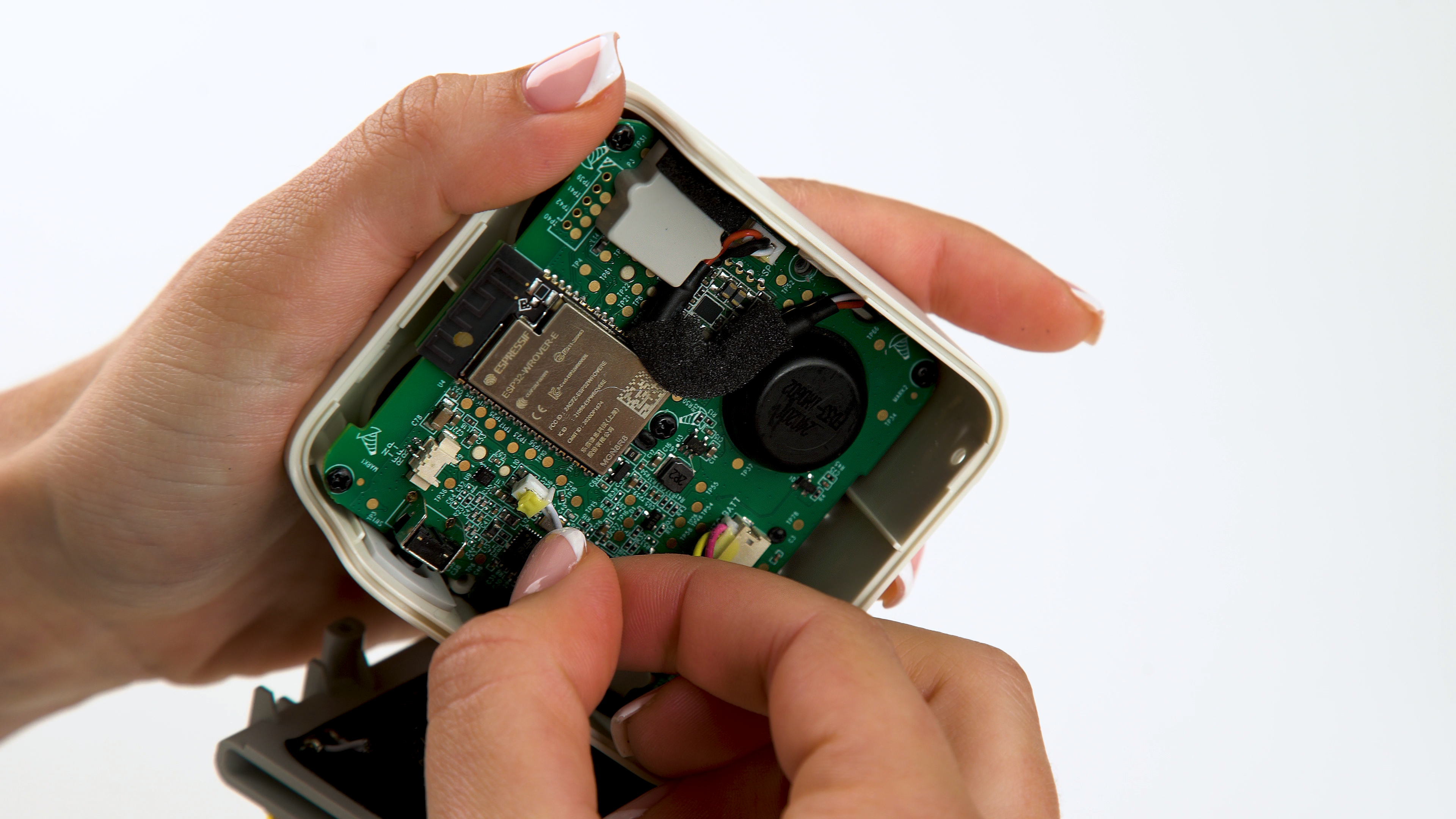 remove the two cables from the socket with your hands