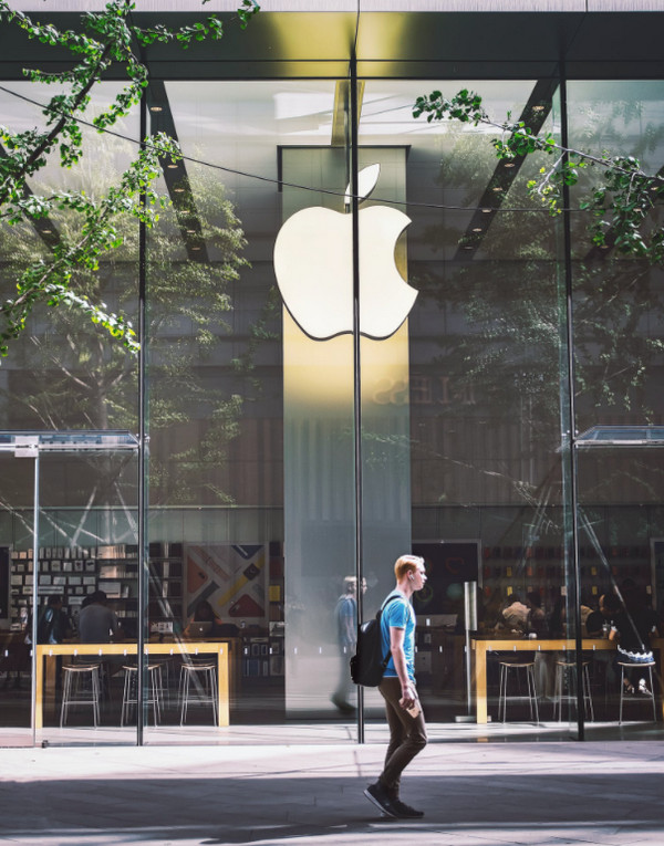 Apple Store | Image by Zhang Kaiyv