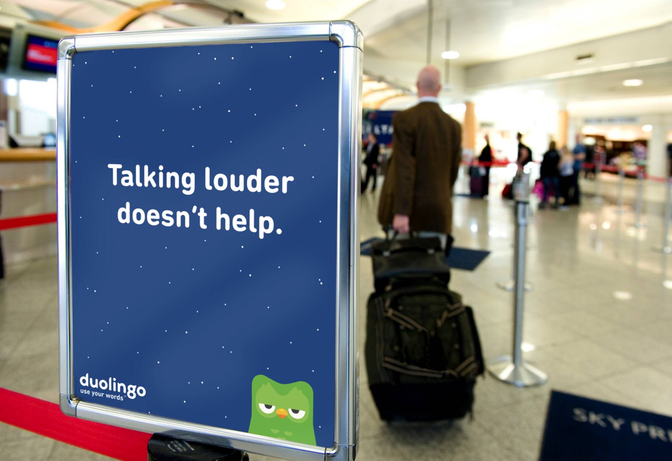 A print ad for language learning platform Duolingo at the station that says, 