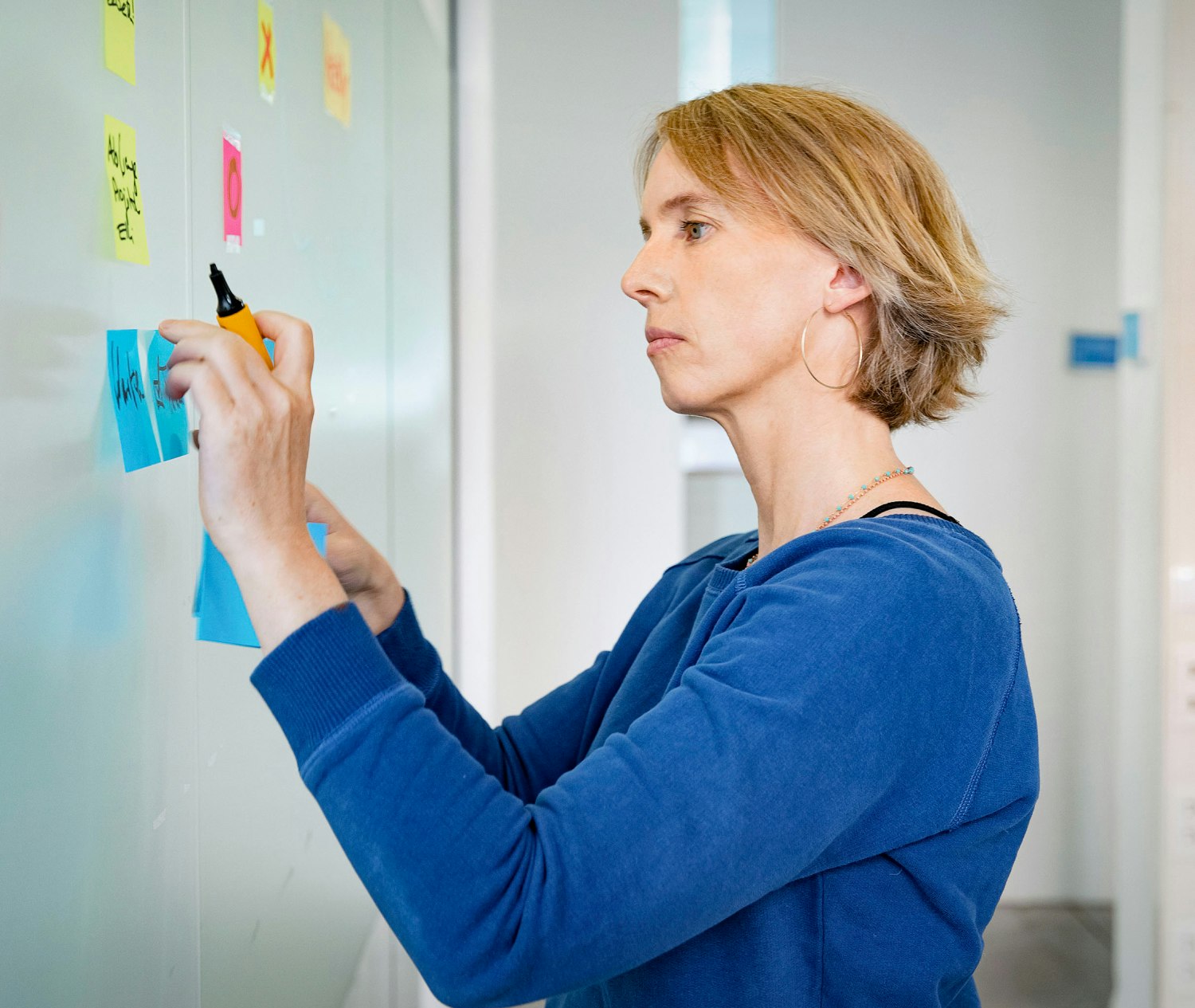 Scrum Masterin Bettina Kuchenbuch beim Scrum-Training