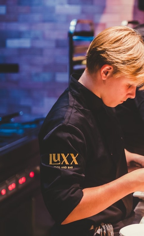 LUXX food & bar