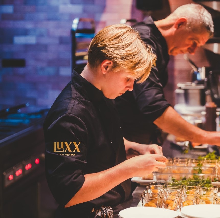 LUXX food & bar