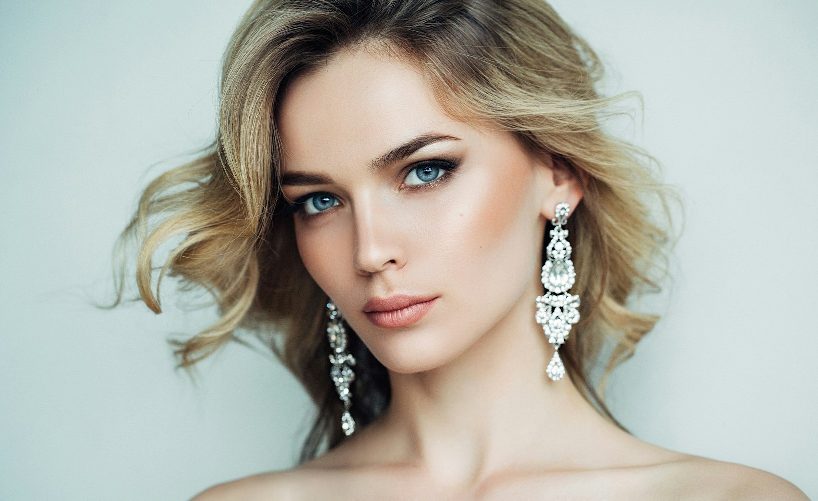 beautiful woman after neck liposucion in houston