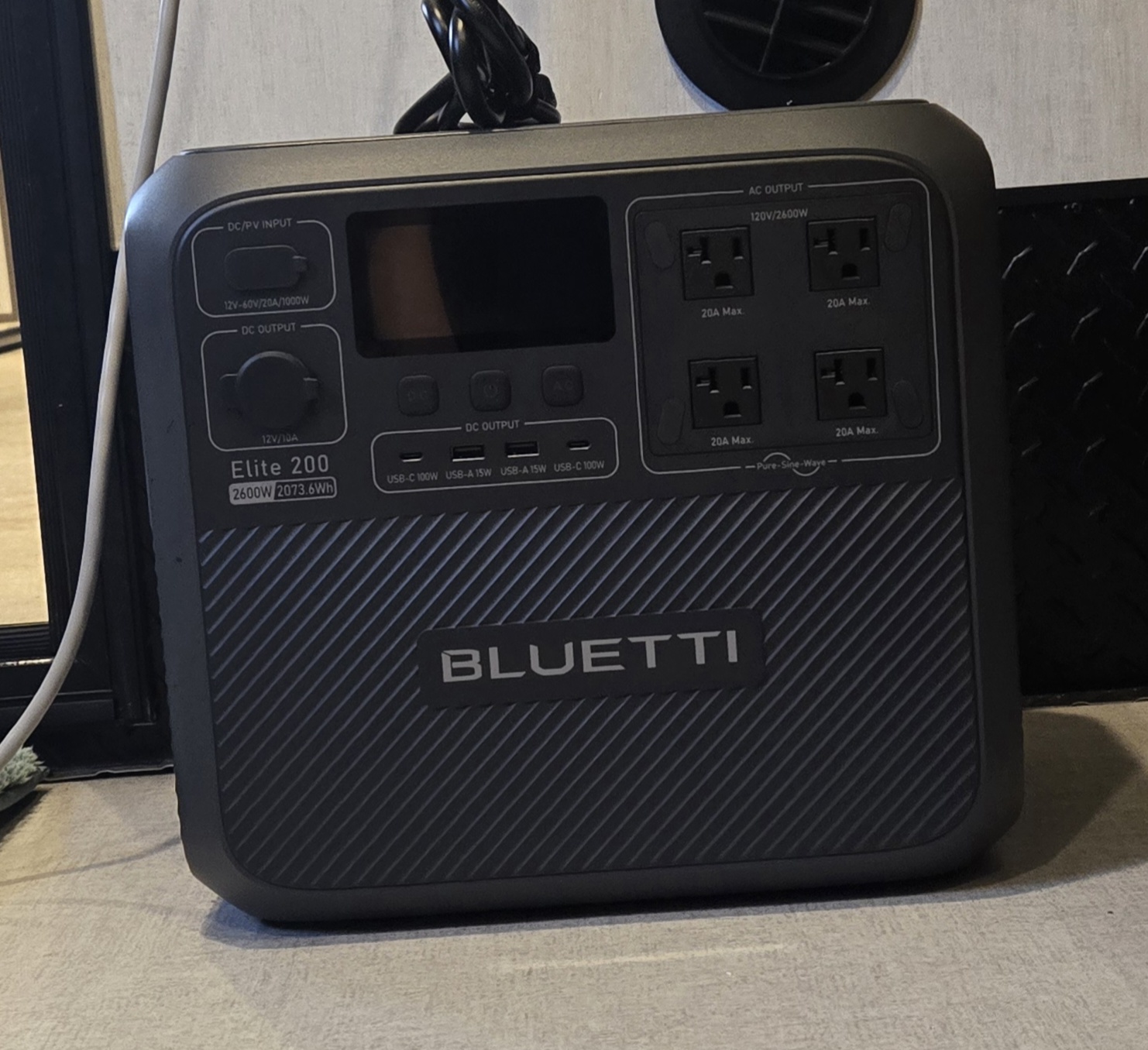 Bluetti Elite 200 portable power bank