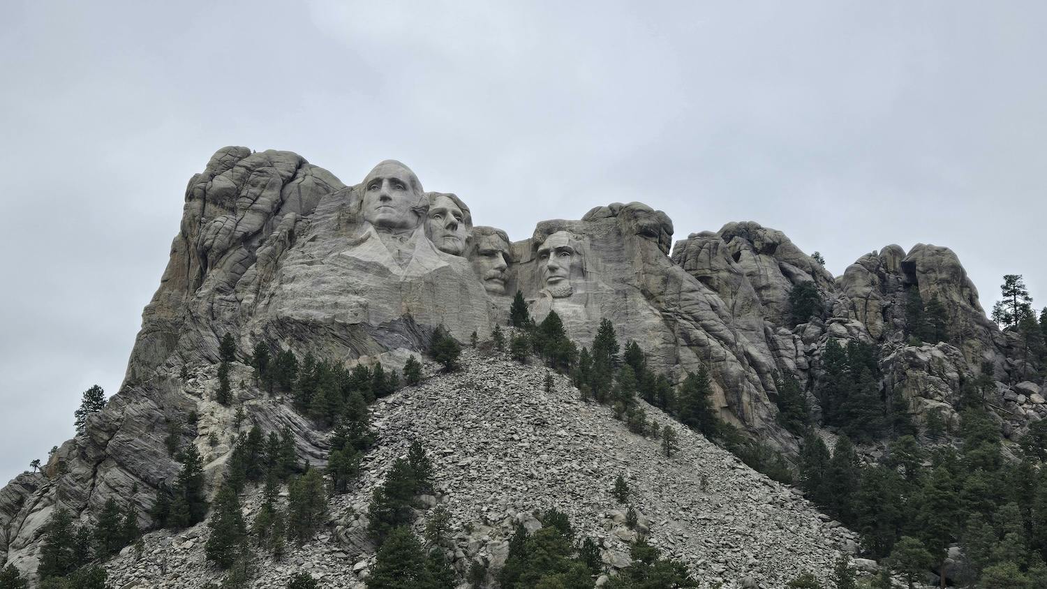 Mount Rushmore on a cloudy day