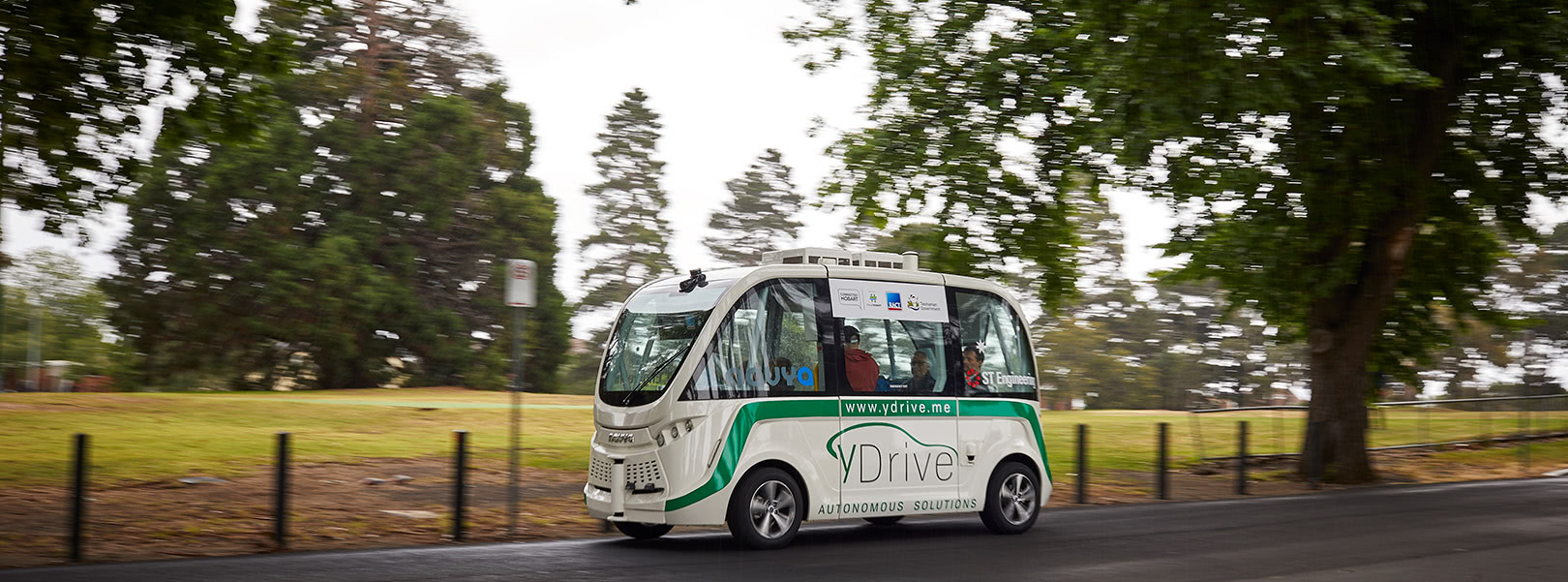 Driverless vehicle traveling along road