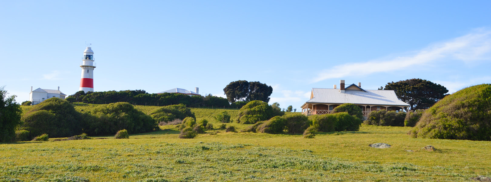 Views of the Queenslander and the Low Head lighthouse