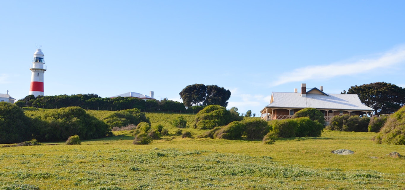 Views of the Queenslander and the Low Head lighthouse