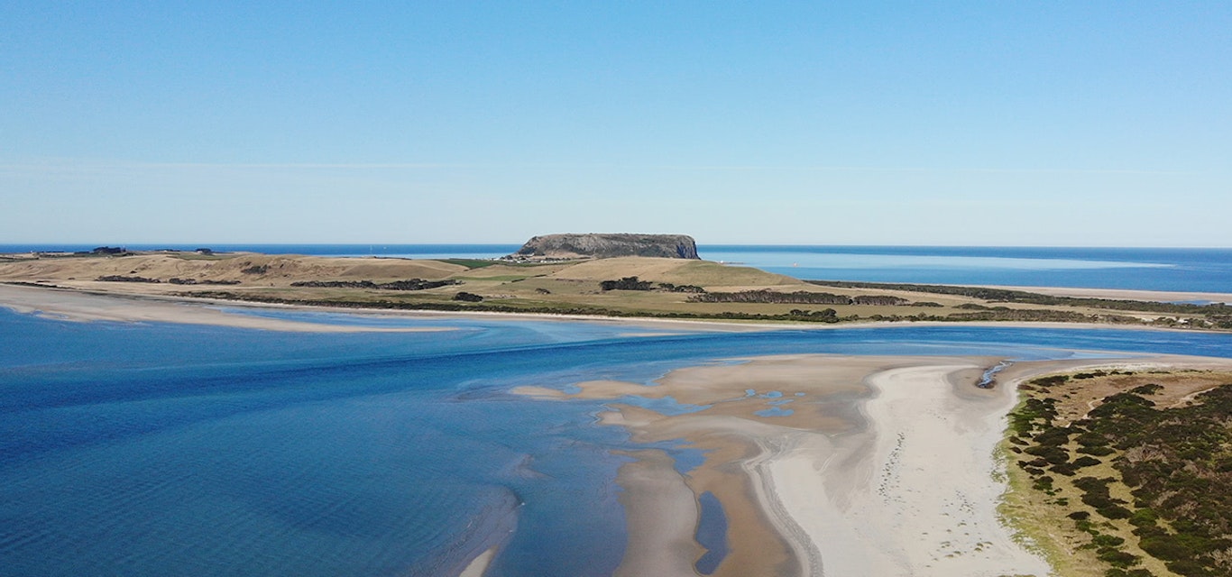 Seven Mile Beach (Circular Head) and the Nut at Stalney Seven Mile Beach (Circular Head) and the Nut at Stalney
