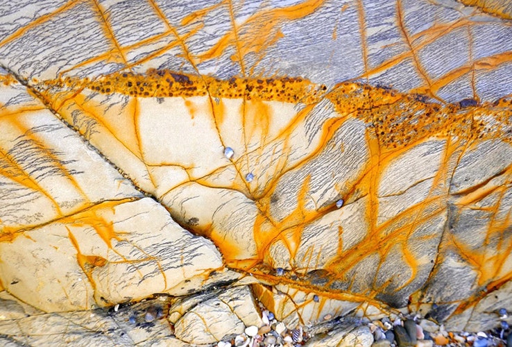 Orange colouring on rocks.