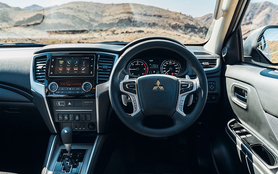 Steering wheel and front interior of Mitsubishi Triton