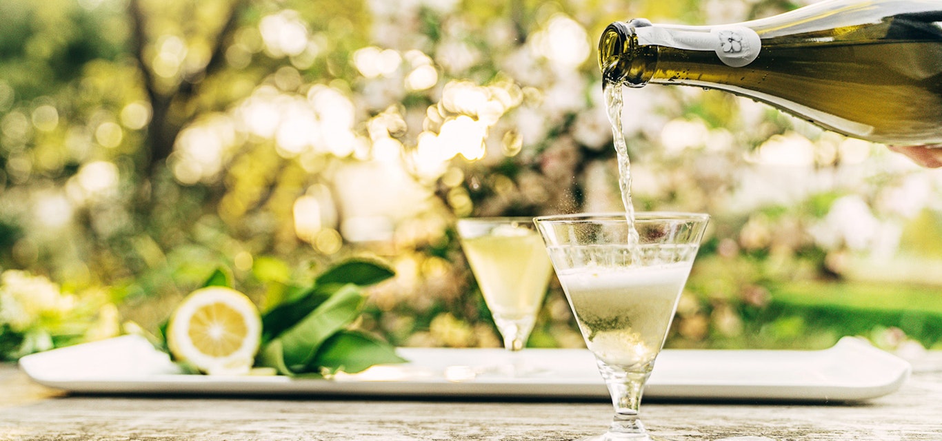Ashbolt craft sparkling from estate-grown elder Ashbolt craft sparkling being poured into glass