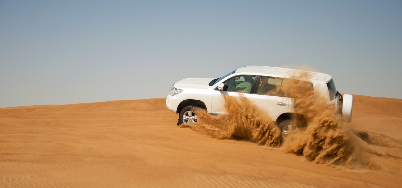toyota landcruiser in desert