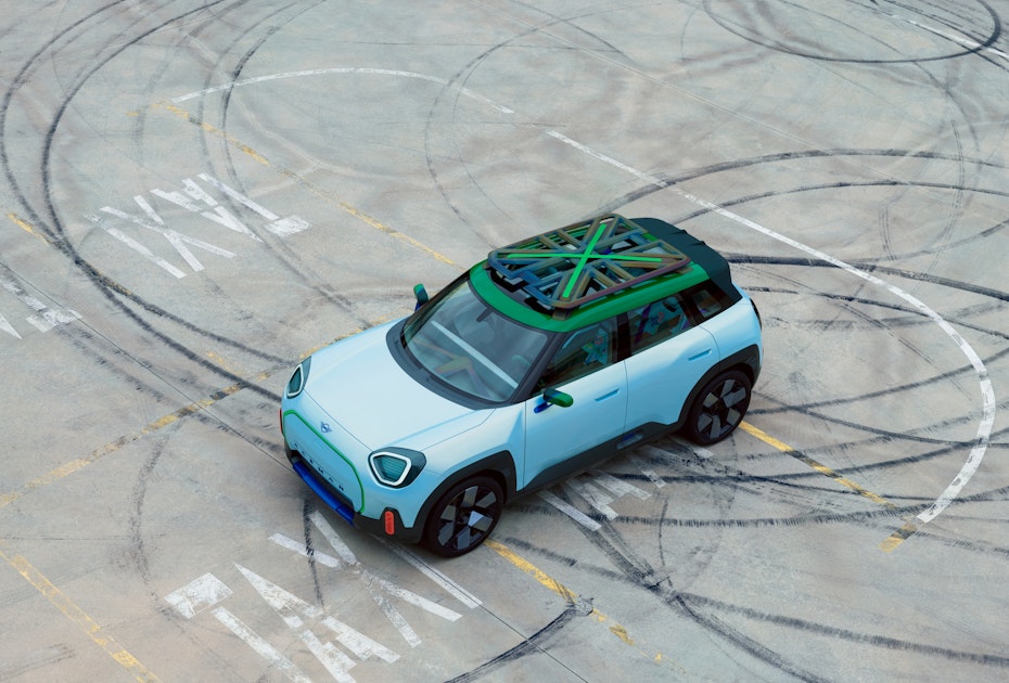 Mini Concept Aceman in carpark