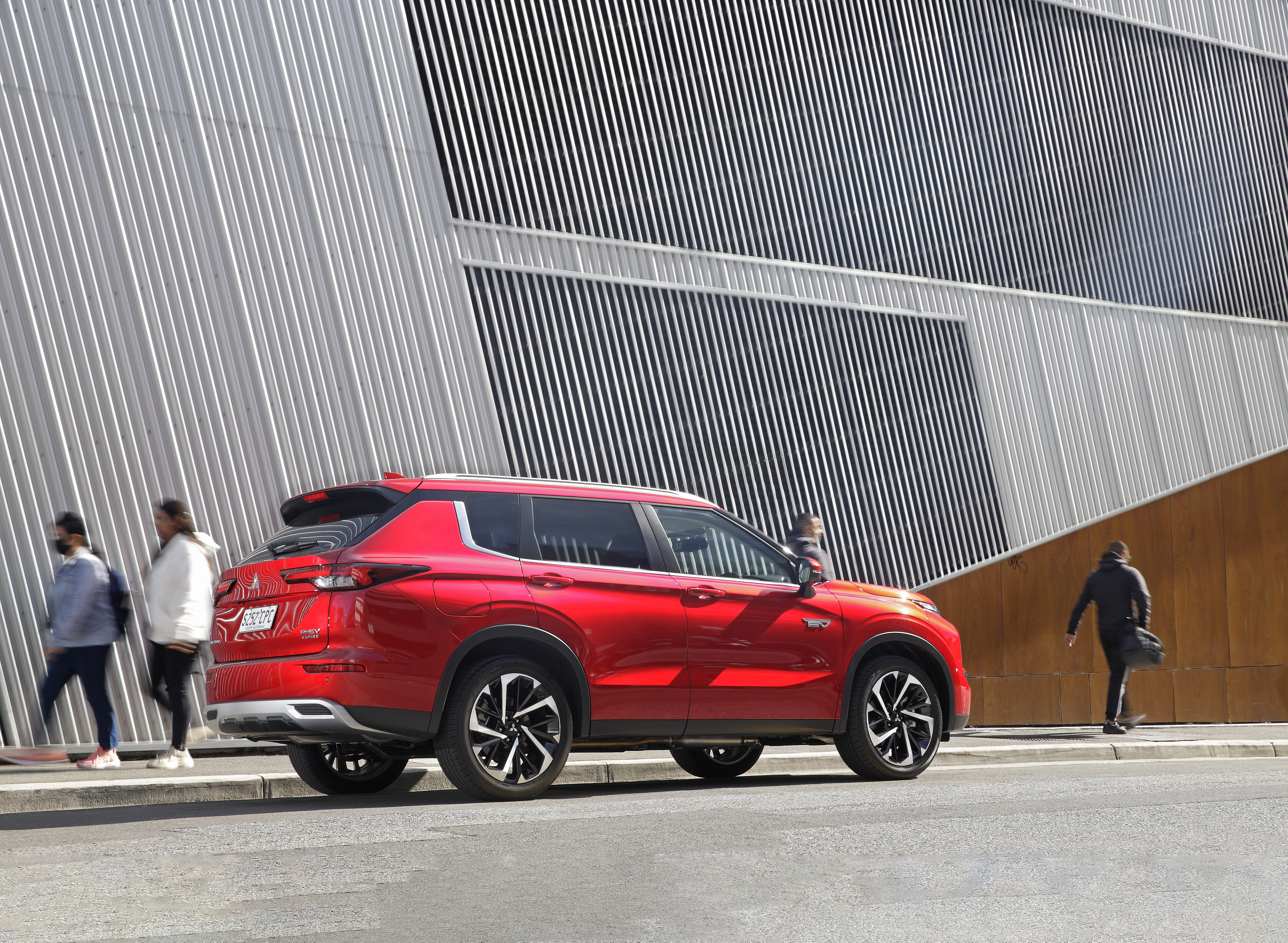 Red mitsubishi outlander