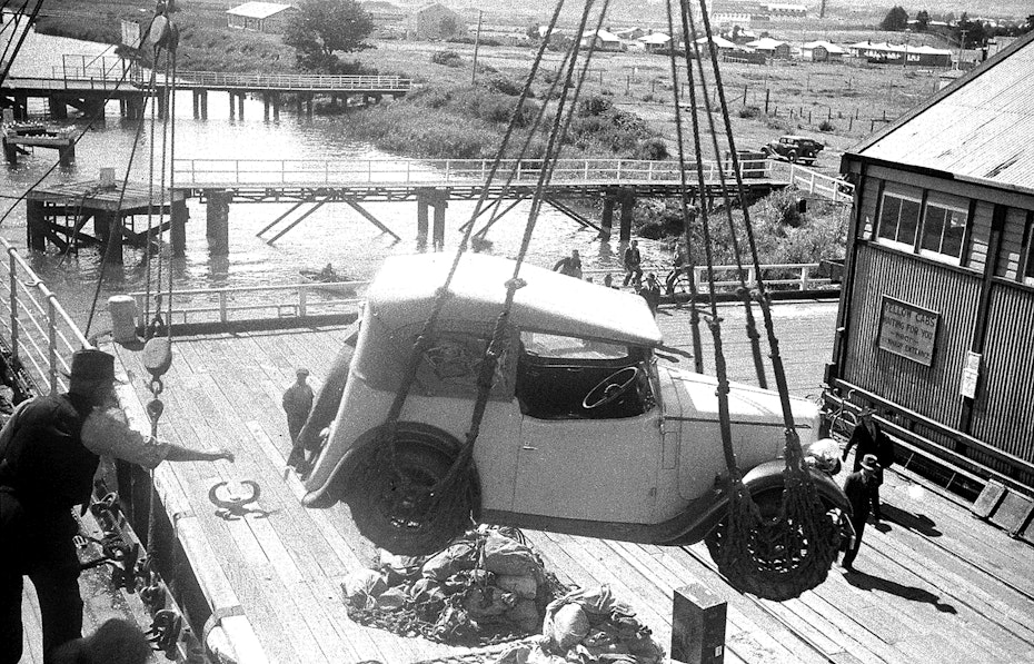 Car being lifted aboard the Princess of Tasmania ferry
