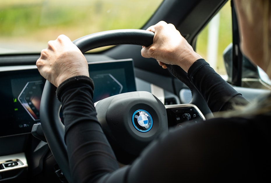 Steering wheel and HUD of BMW