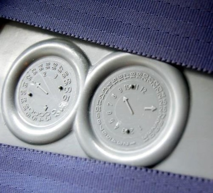Car seat date indicator dials