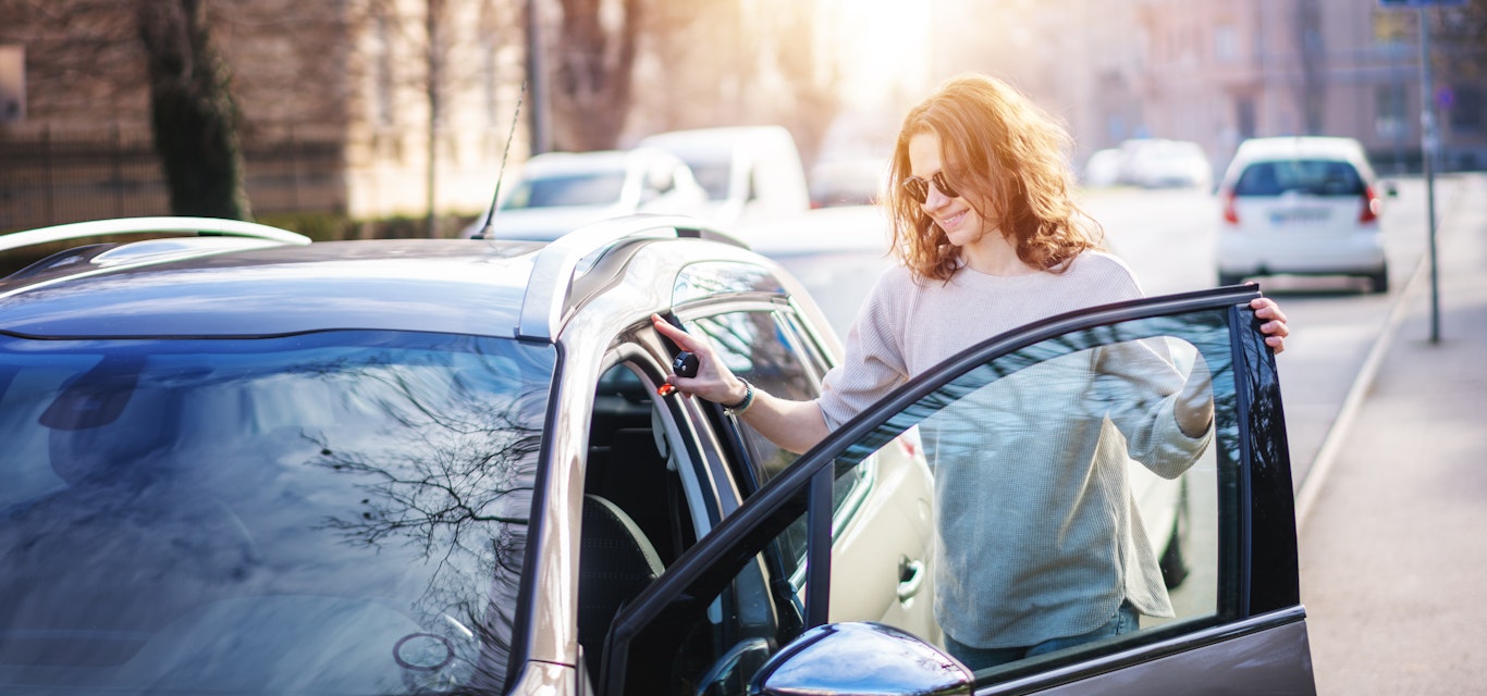 Women getting into car in Paris