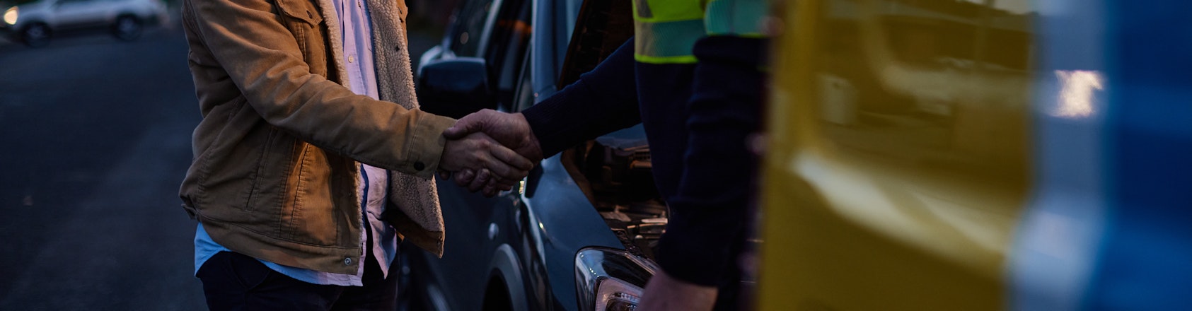 RACT patrolman shaking hands with RACT member on a callout