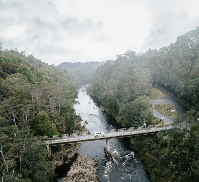 Crossing the  river at Smithton