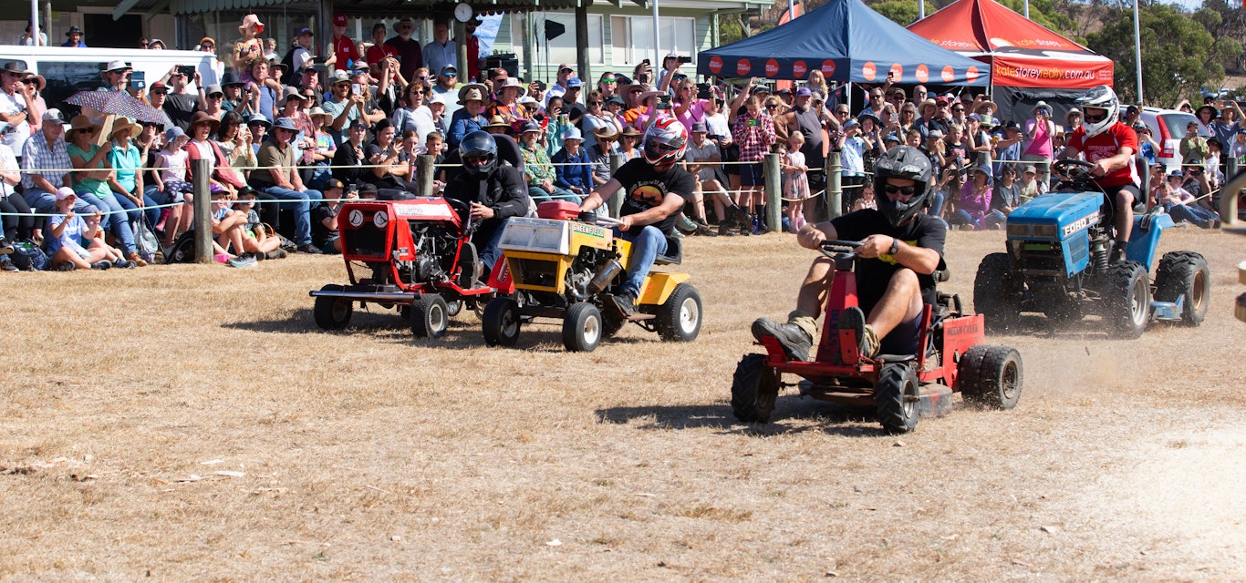 Lawnmower racing at The Bream Creek Show