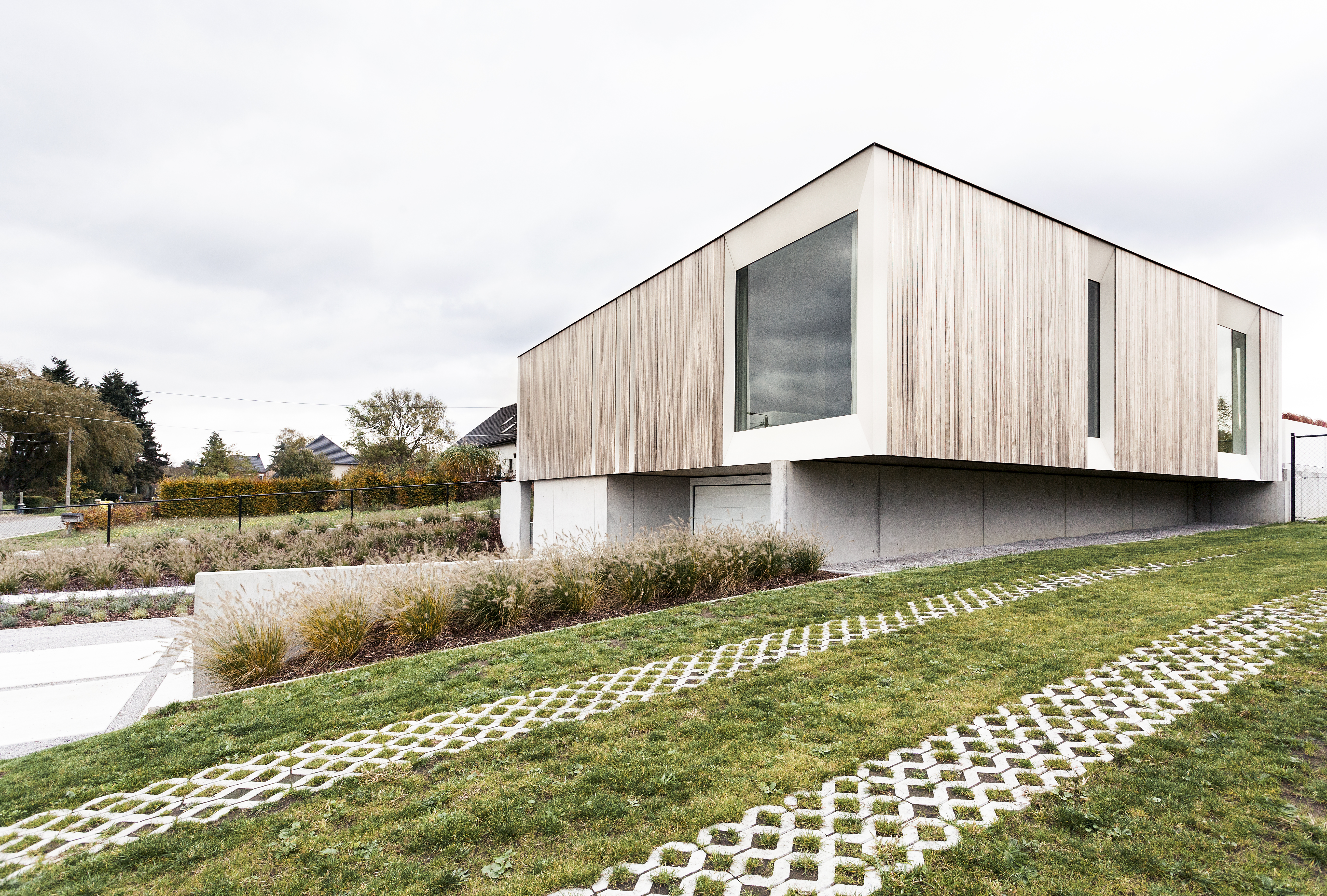 Skilpod #144 — houtskeletbouw bungalow woning met 4 slaapkamers, modern design met naturel hout exterieur