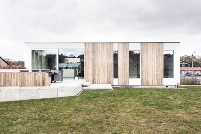 Skilpod #144 — houtskeletbouw bungalow woning met 4 slaapkamers, modern design met naturel hout exterieur