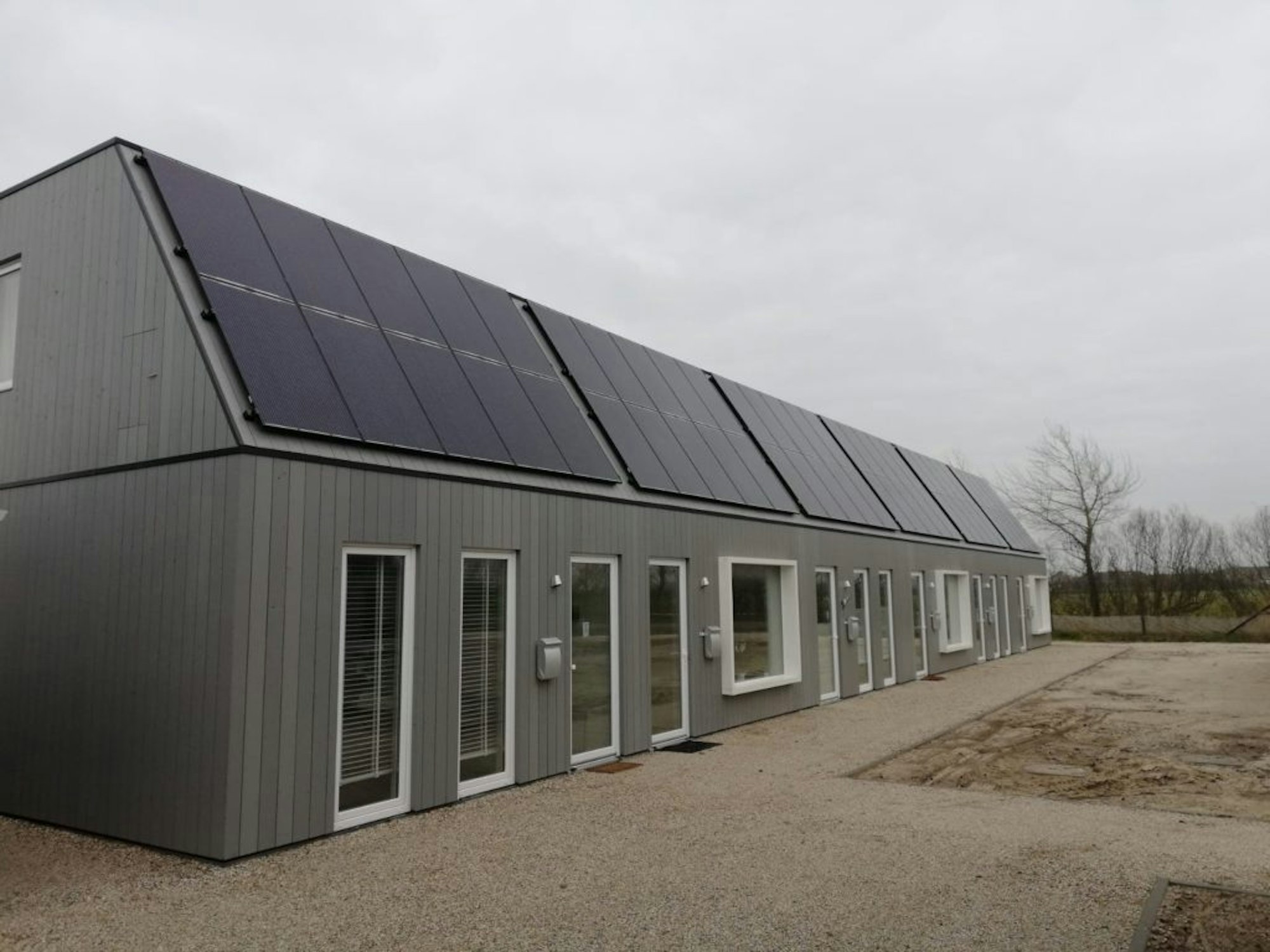 Realisatie Skilpod rijwoningen exterieur met zonnepanelen