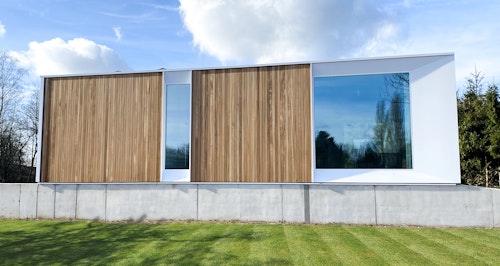 Skilpod #144 — bungalow woning met 4 slaapkamers, modern design met naturel houten exterieur