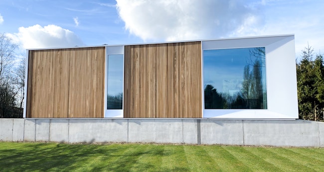 Skilpod #144 — bungalow woning met 4 slaapkamers, modern design met naturel houten exterieur