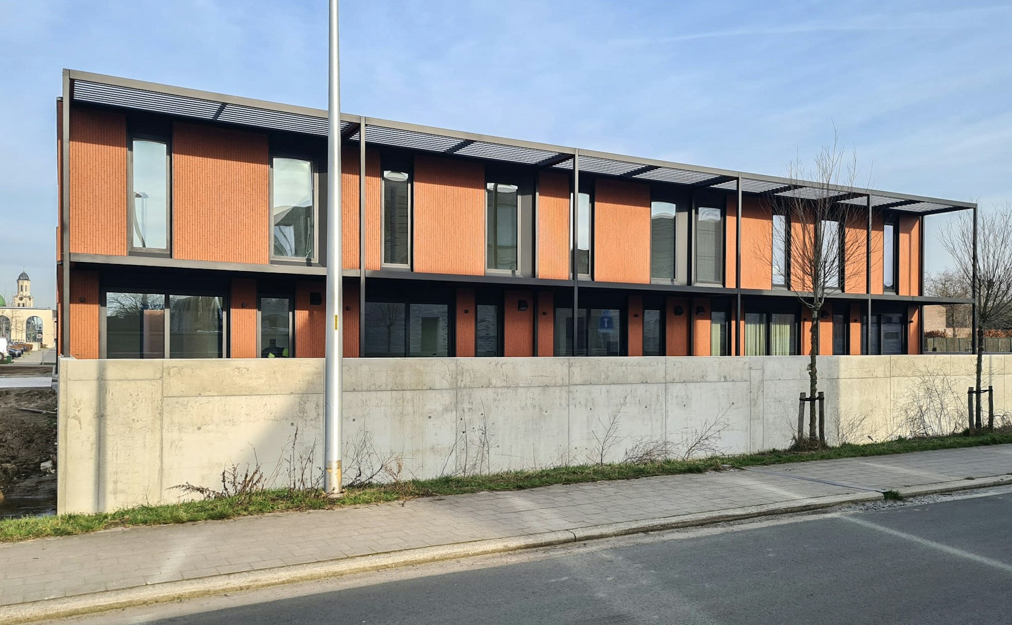 Skilpod #110 rijwoningen in rode steen op de Hoedhaarsite