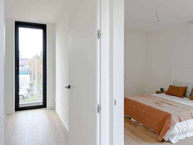 2 slaapkamers op de bovenverdieping van de Skilpod #130 prefab houtskelet woning