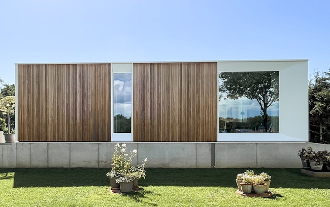Skilpod #144 — bungalow woning met 4 slaapkamers, modern design met natuurhouten exterieur
