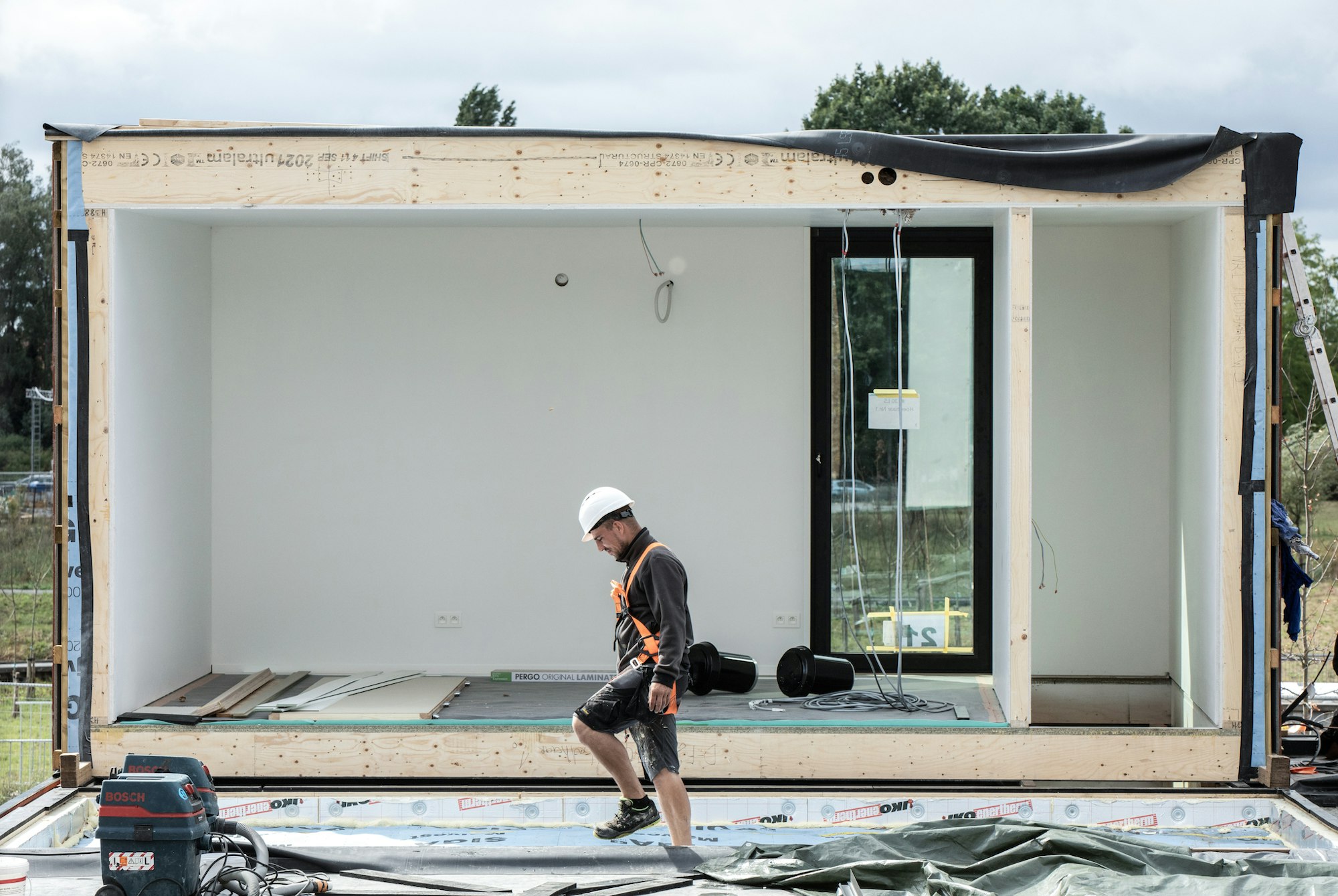 Zicht op module bovenverdieping #130 tijdens de plaatsing