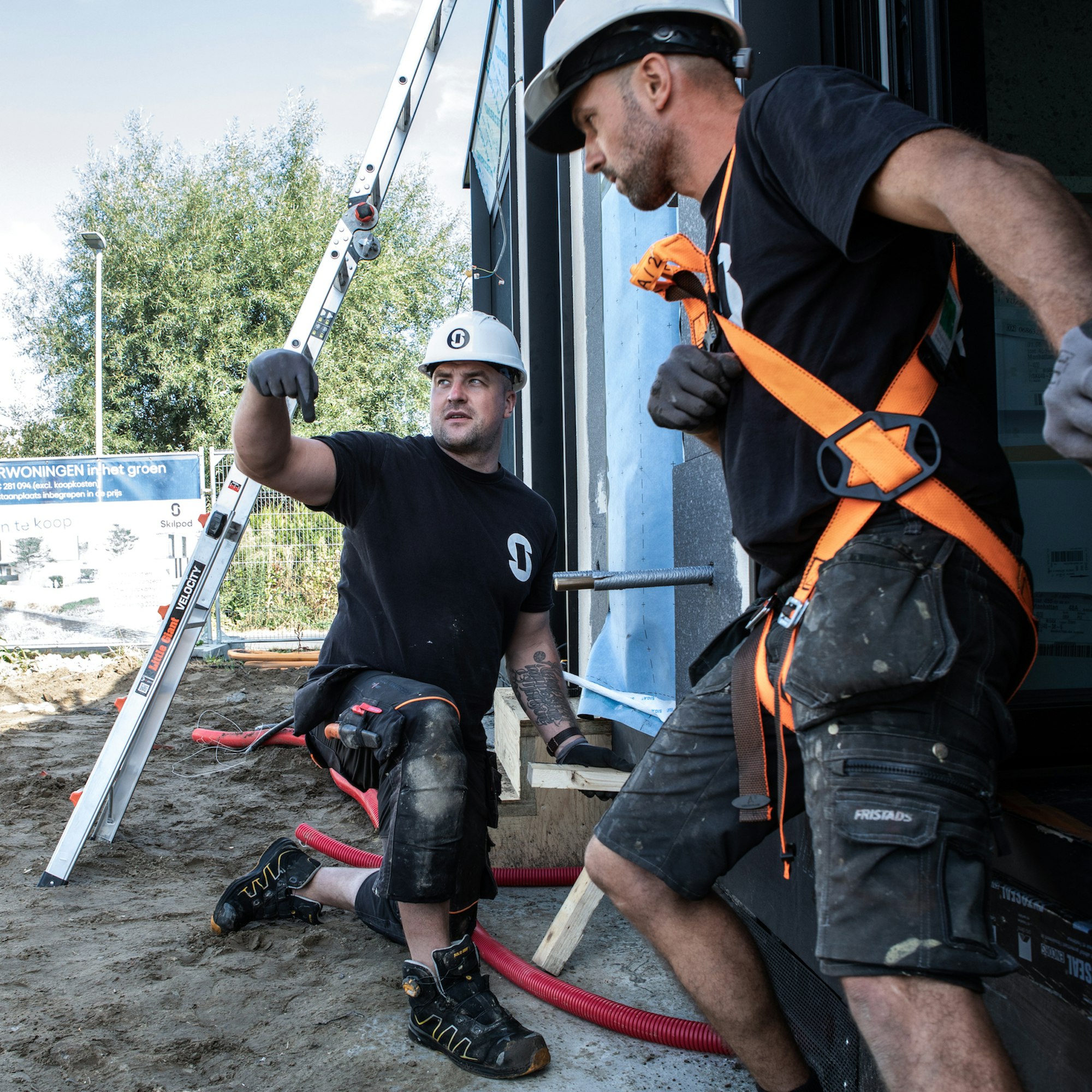 Onsite team Skilpod op de Hoedhaar site in Lokeren plaatsing houtbouw module