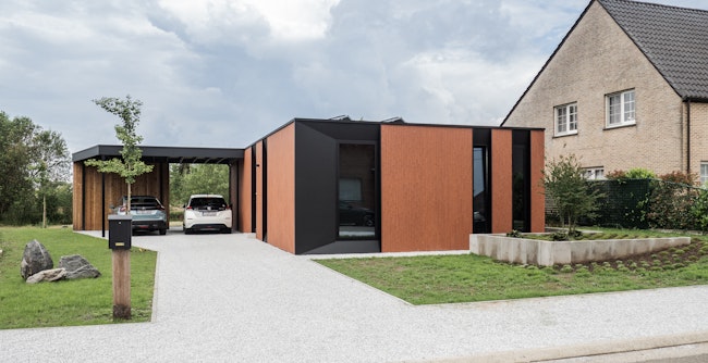 Skilpod #100 prefab bungalow woning met carport in rode steenstrips