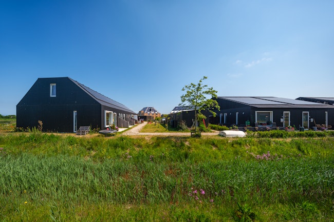 Woonproject de Tuunen Woontij Texel — prefab houtbouw project van Skilpod