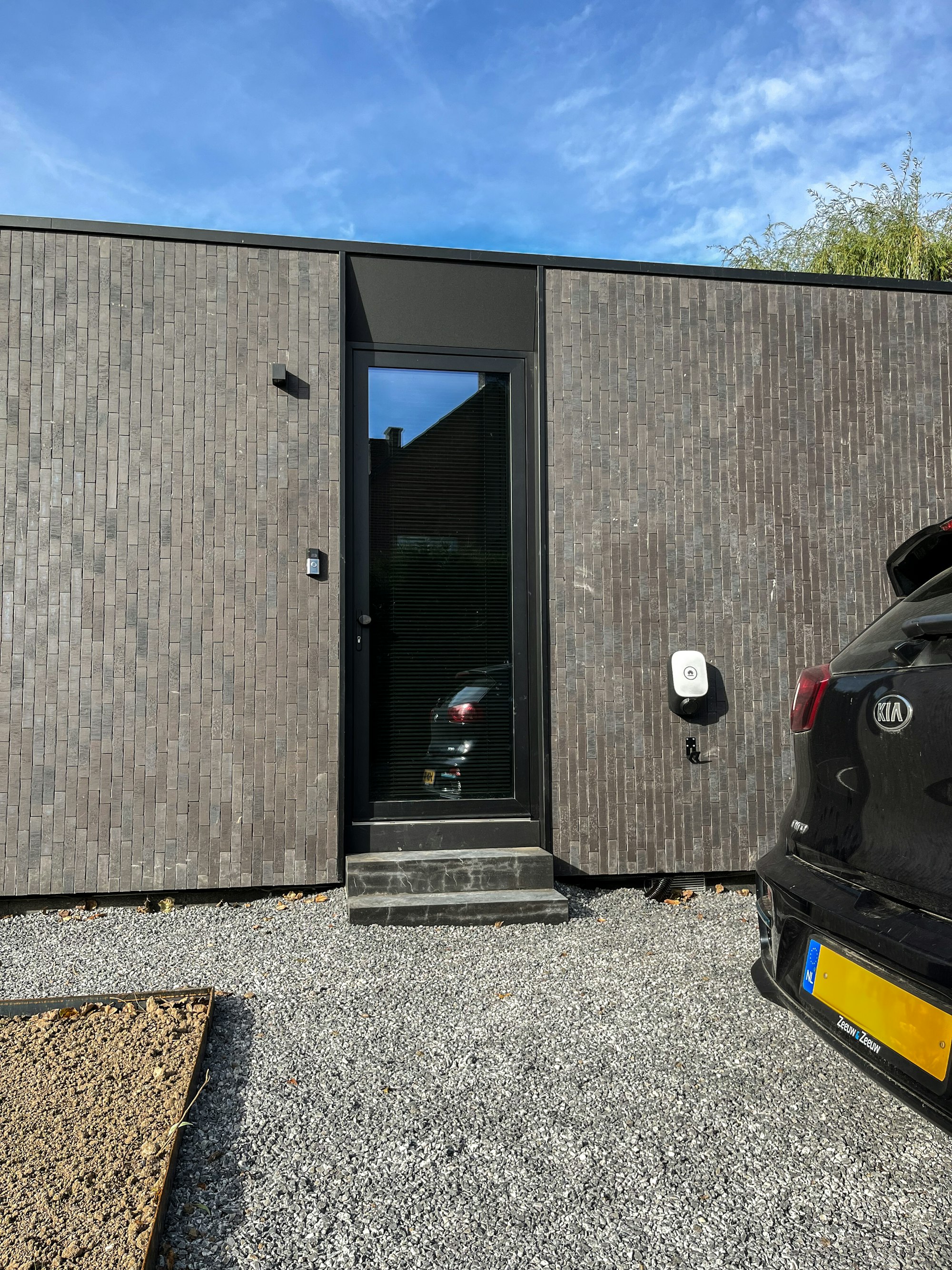 Skilpod #90 — houtskeletbouw bungalow woning met 2 slaapkamers, modern design met zwarte steen