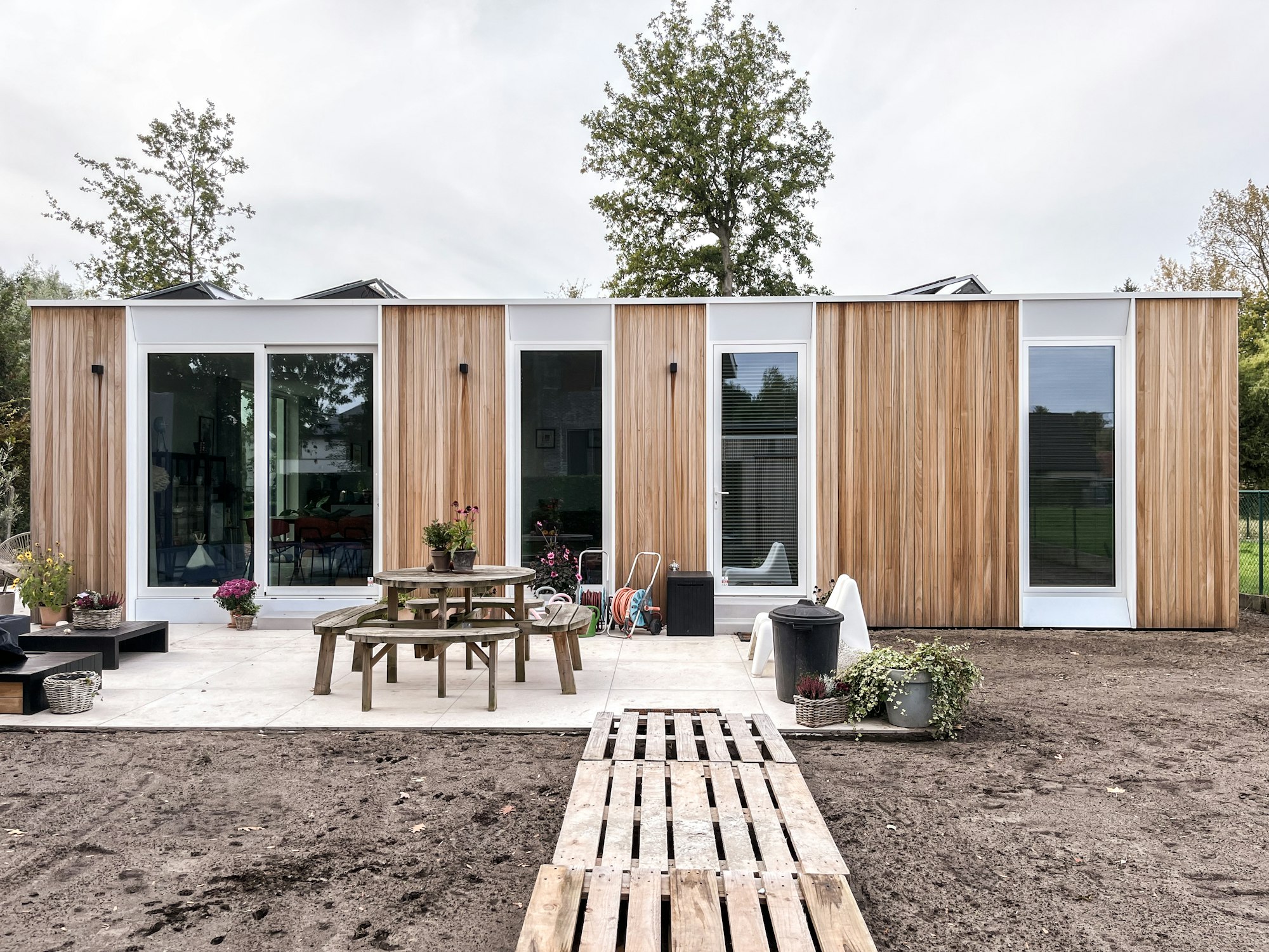 Skilpod #144 — bungalow woning met 4 slaapkamers, modern design met natuurhouten exterieur