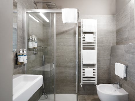 Bagno moderno con box doccia