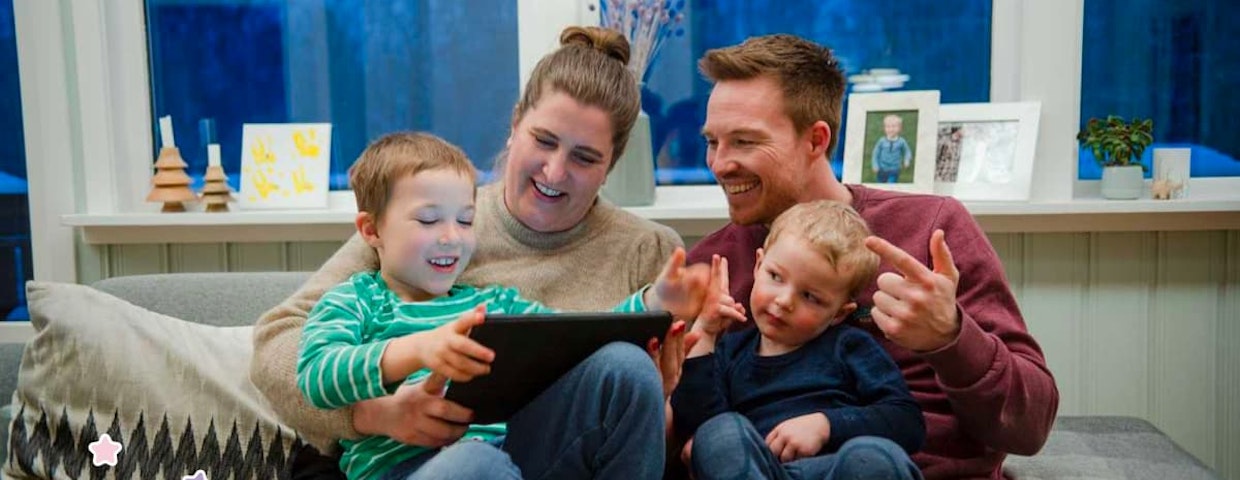 En glad familj löser matteproblem
