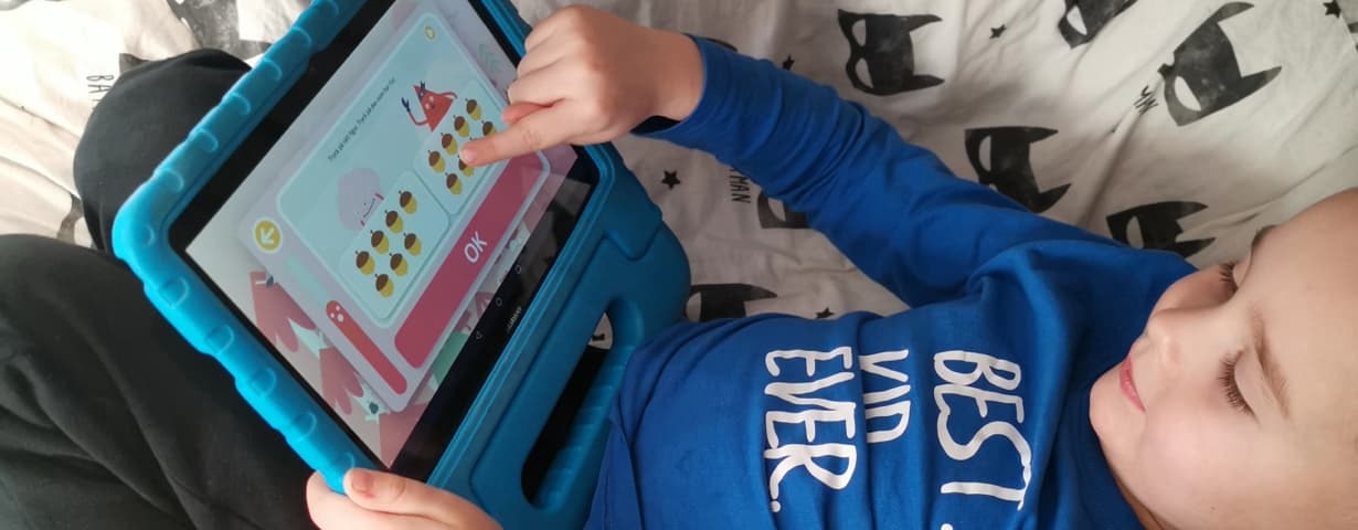 A child counts on their tablet