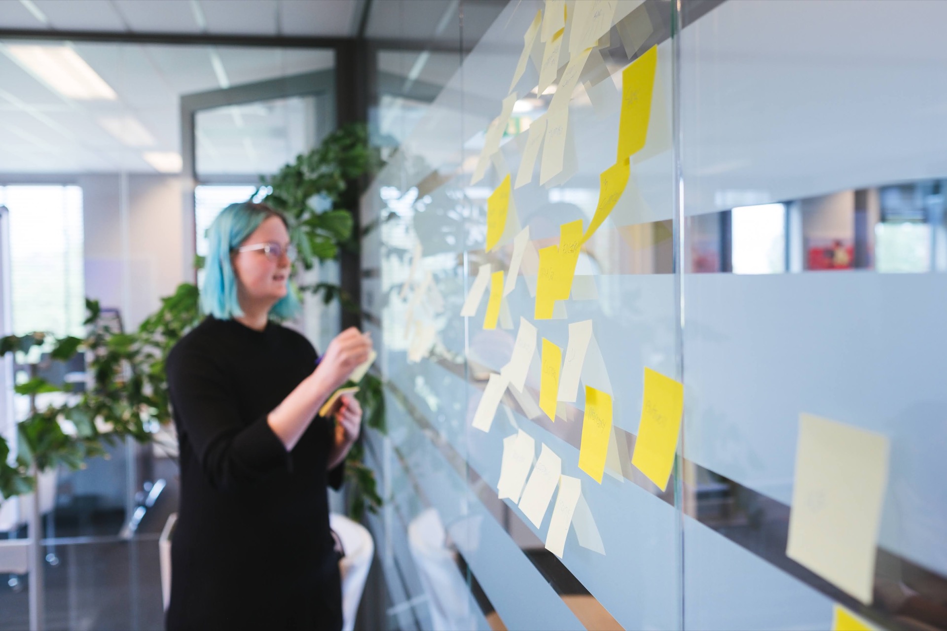 Using sticky notes on a glass wall