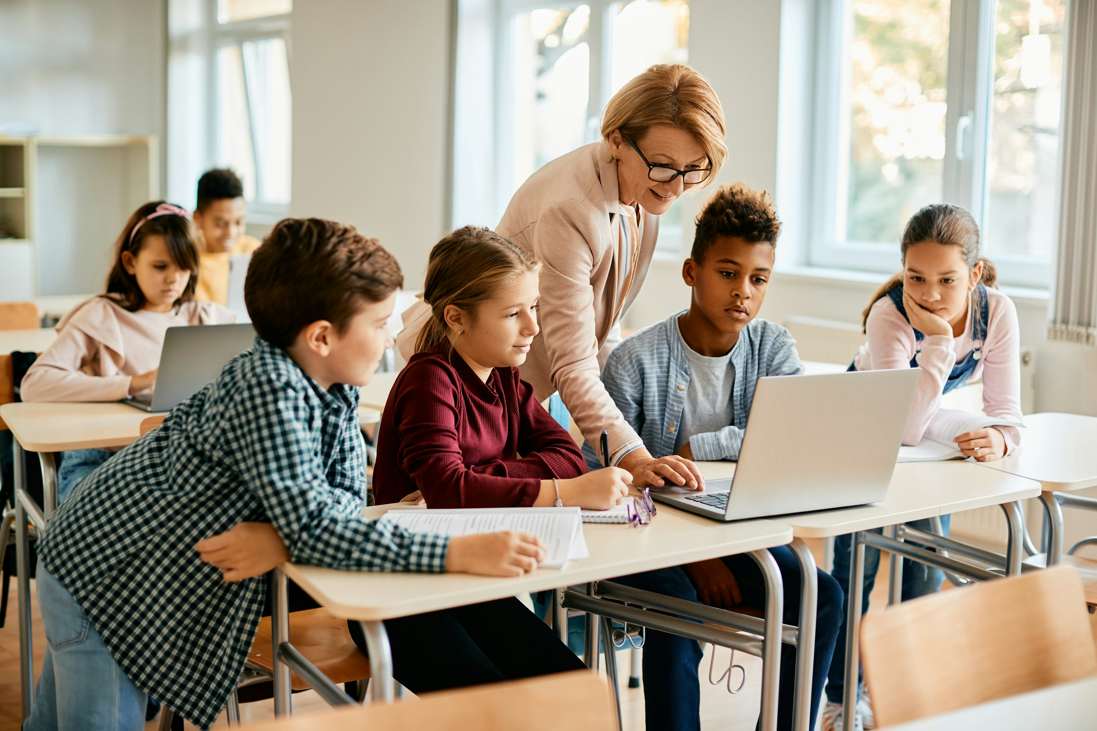 Teacher assisting students.