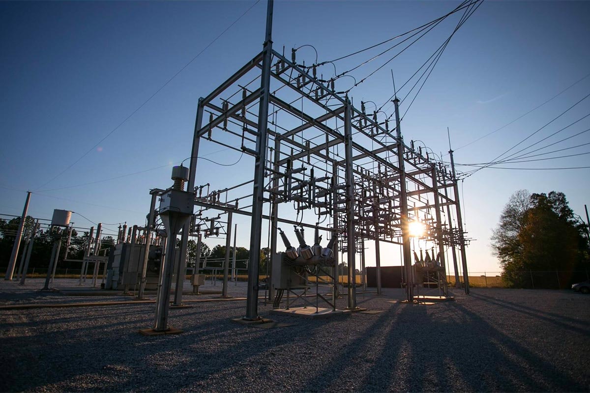 How does distributed solar energy generation work?
